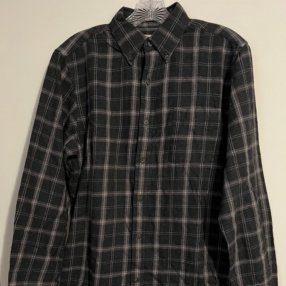 St. John’s Bay Classic Fit Dark Gray and White Long Sleeve Flannel – size S